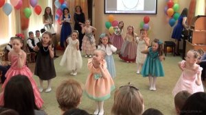 Танец маленьких модниц на выпускном в детском саду 2017