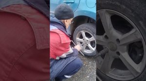 Замена колеса/ перебортовка покрышки/шиномонтаж#ремонт авто#домкрат.