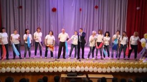 Папы поют песню выпускникам