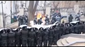 На Майдане горят люди!!!  Истоки бандеровцев!?
