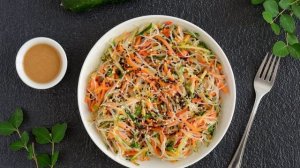 Салат из фунчозы с огурцом