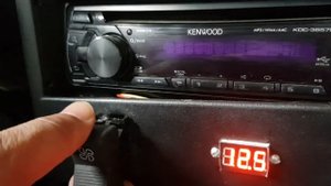 Как я добавил цифровой вольтметр на ваз 2110.