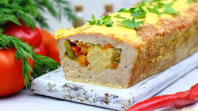 Сытный "хлеб" к празднику, на ужин и обед.
МЯСНОЙ ХЛЕБ С ЦВЕТНОЙ КАПУСТОЙ, СТРУЧКОВОЙ ФАСОЛЬЮ