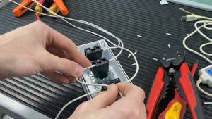 Часть 3. Сборка щита управления трехфазным асинхронным электродвигателем с управлением ПЛР.