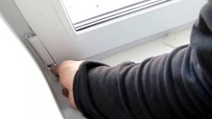 Регулировка створки по прижиму при ремонте пластиковых окон