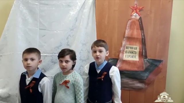 #ЧитаемСтарницыПобеды: Михаил Ножкин "Глядят на нас фронтовики"
