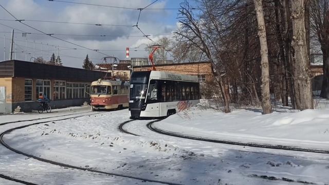 новый трамвай! 71-415М на обкатке в Екатеринбурге смотреть онлайн