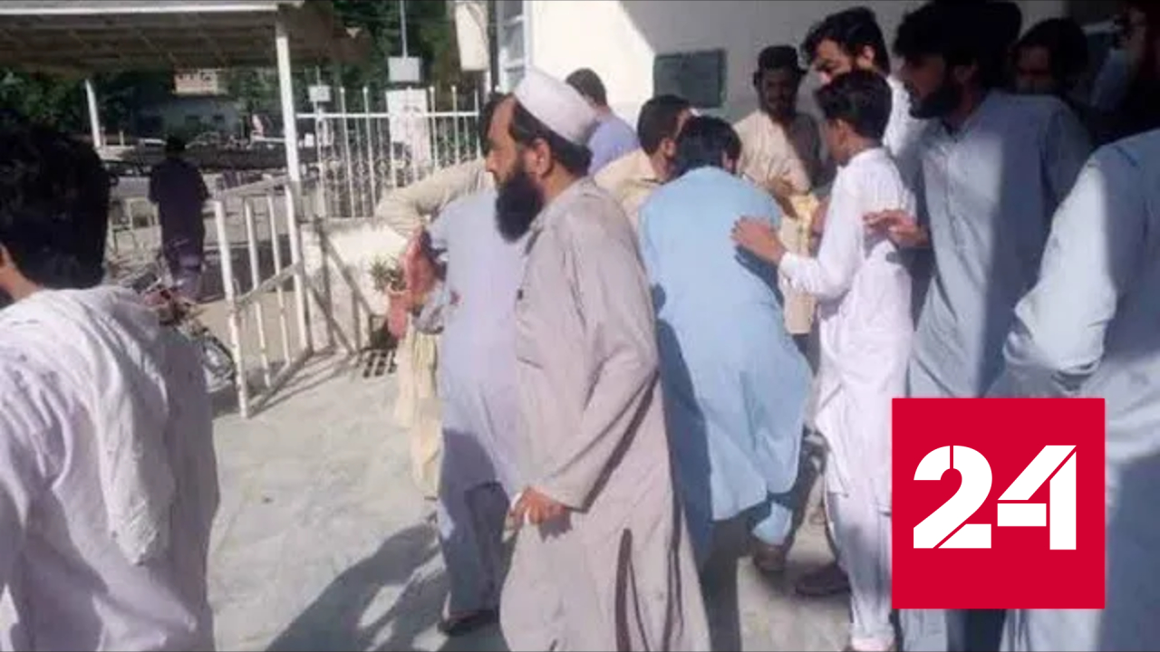 Момент взрыва на съезде партии в Пакистане попал на видео - Россия 24