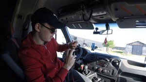 Розетка на 220V в машине.