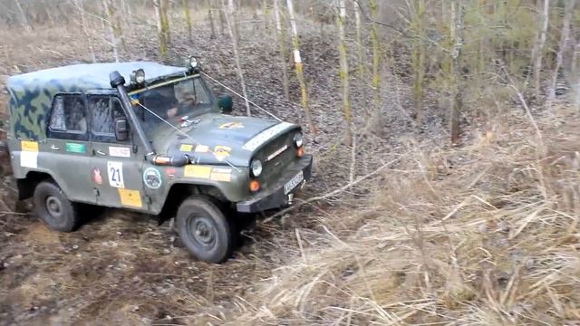 УАЗ преодолевает канаву [Off-Road 4х4] смотреть онлайн