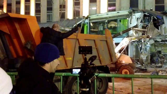 Снос ТЦ Пирамида. 22.02.2016 г. VID 2016 02 21 212707 смотреть онлайн