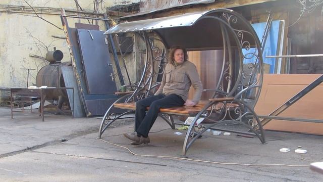 Гойдалка. Качели с элементами ковки. Garden swing смотреть онлайн