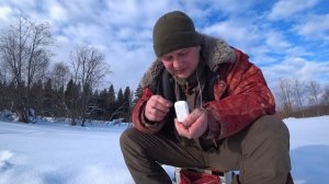 Рыбалка в конце глухозимья на реке с собакой. Спички Чингисхана, ну типо вечная спичка.