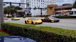 Парад спортивных машин в Майами Lamborghini, Ferrari и куча других машин)