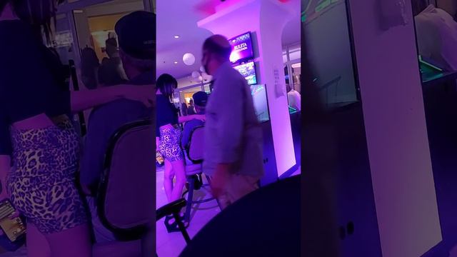 Central America: Nightlife in San Jose, Costa Rica's fabulous capital city. смотреть онлайн