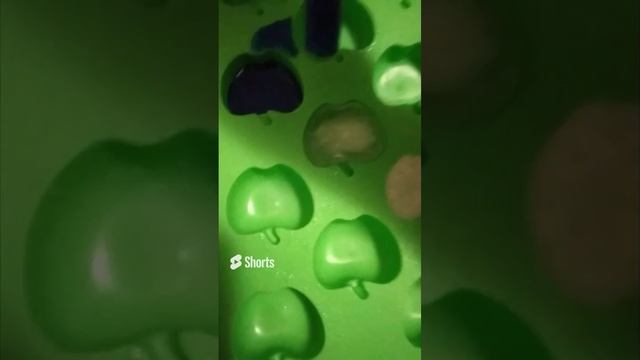 Делаем цветной лёд своими руками.mp4 смотреть онлайн