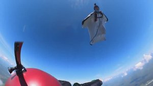 Прыжок с парашютом. Полет в вингсьюте. маневр и открытие парашюта
Wingsuit jump. Flare and opening.