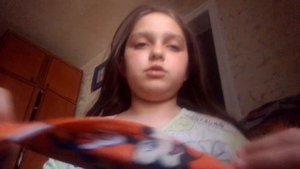 Как завезать бандану на руке?