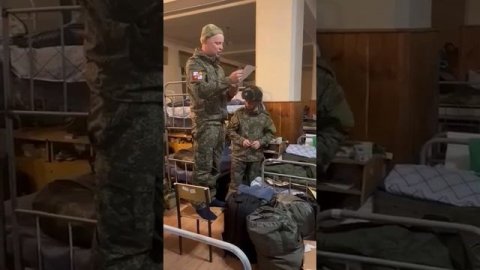 Российский военный зачитал сослуживцам письмо на фронт от ребёнка