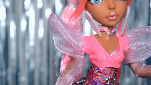 ХВОСТ МЕНЯЕТ ЦВЕТ! РУСАЛКА Mermaze Mermaidz Гармоник/ Обзор и распаковка смотреть онлайн