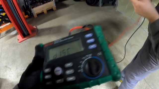 Биток из Америки, с сюрпризом. Вода в батарее. Mitsubishi Outlander PHEV. смотреть онлайн