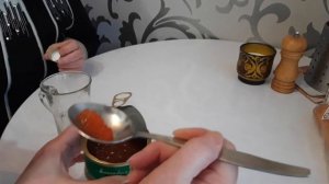 Проверка икры кипятком и перекисью. Мы опять обмануты. Не настоящая икра.