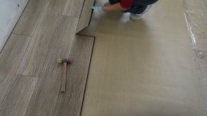 HOW TO PUT IN LAMINATE FLOORING. DIY! REMODEL!