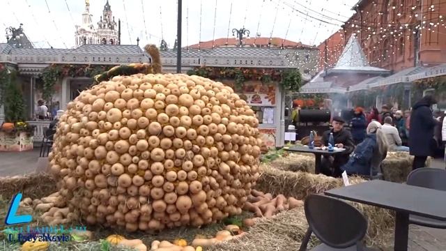 Фестивальная площадка Золотая осень 2019 на площади Революции