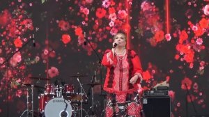 Раскачала площадь, плясали все // Людмила Николаева // Отпускаю