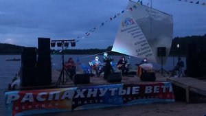 ОТ БУХАРЕСТА ДО БУДАПЕШТА. Стихи и музыка - Ксения Полтева. Гитара - Леонид Полынкин.
