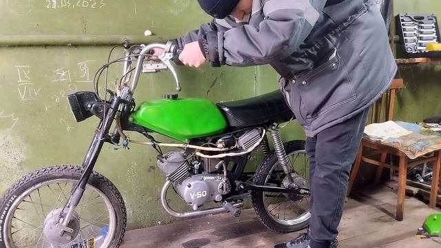 ПЕРВЫЙ ЗАПУСК МОПЕДА КАРПАТЫ//ВОССТАНОВЛЕНИЕ МОПЕДА смотреть онлайн