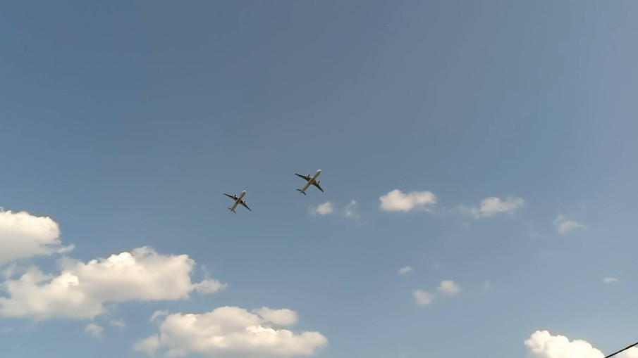 Полёт новейшего пассажирского самолёта МС 21 на открытии авиасалона МАКС2021