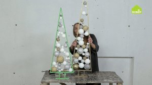 Ёлки треугольные с шарами