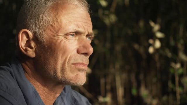 Мужик ты или кто? Хоть бы изменил мне, да ушел к какой то бабенке. Мне легче было бы... смотреть онлайн