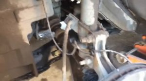 Ниссан Кашкай 2013 передняя стойка амортизатора и диск