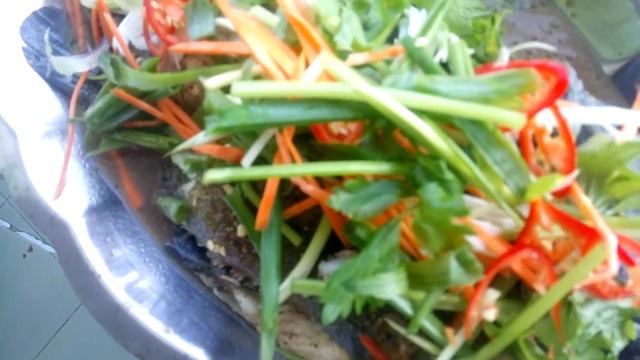 Рыба групер на пару в Bien Hong Lau. 19.11.2018. Нячанг. Вьетнам смотреть онлайн