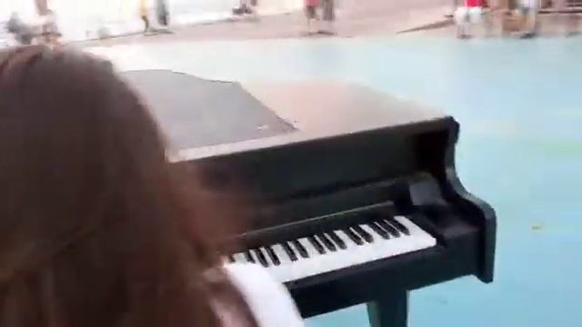 Кайф..играю на рояле на море в Израиле смотреть онлайн