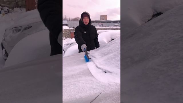 А как Ты чистишь свой автомобиль от снега?