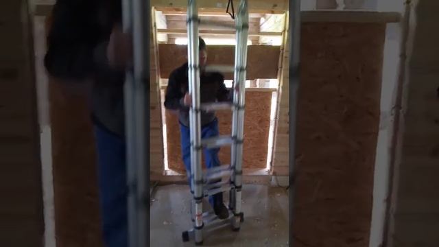 Телескопическая лестница в работе. Занимает мало место и имеет большой функционал смотреть онлайн