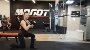 Выпады на месте вперёд - назад на общее развитие ног.