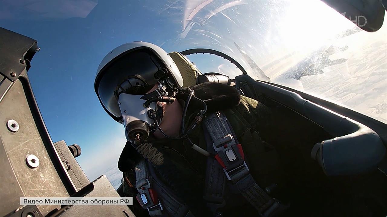 В Минобороны показали кадры боевого вылета истребителя Су-35