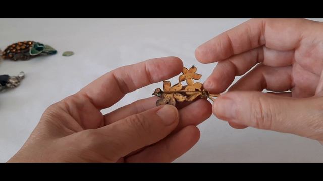 Винтажный лом. Бижутерия из Англии.