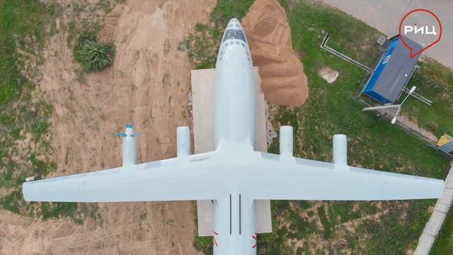 Военно-транспортный самолет АН-12 установлен рядом с ермолинским аэродромом | РИЦ смотреть онлайн