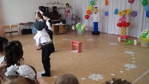 Танец на выпускной "Скамейка" ДОУ№ 53, Чита. Муз. руководитель Ковалева Т. Г.
