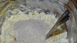 Запеканка с творогом и изюмом