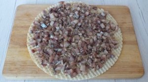 Вафельный торт с грибами и селедкой