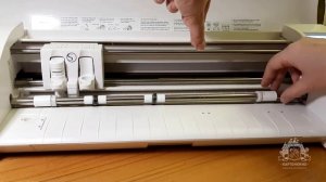 Как вырезать оконные украшения (наклейки) на плоттере. Урок 4 - Знакомство с плёнкой и монтажкой