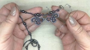 Колье и сережки из бисера и бусин