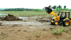 Битва игрушечных машинок со змеями