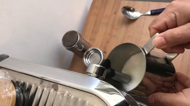 Vanilyalı LATTE Macchiato Nasıl Yapılır? ( DeLonghi EC 680 Dedica ile Kahveler) смотреть онлайн